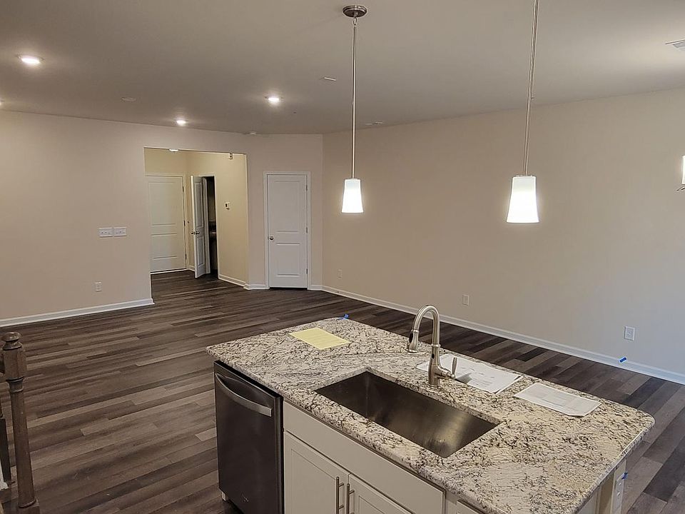 2nd image of 1014 Everglades Way