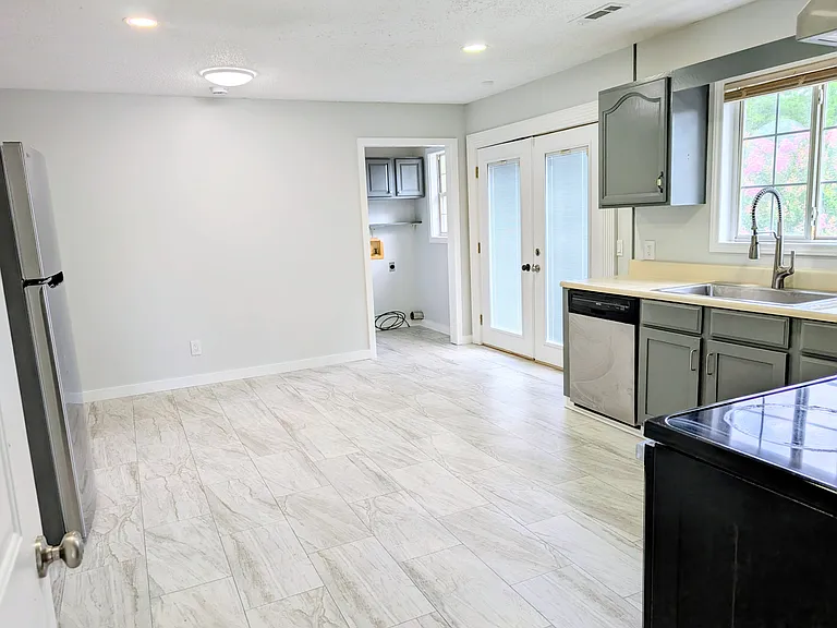130 Hillside Dr — Photo 12