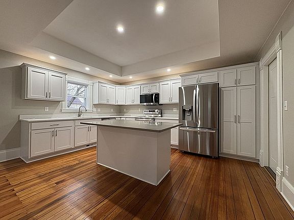 5th image of 522 2nd Ave SW