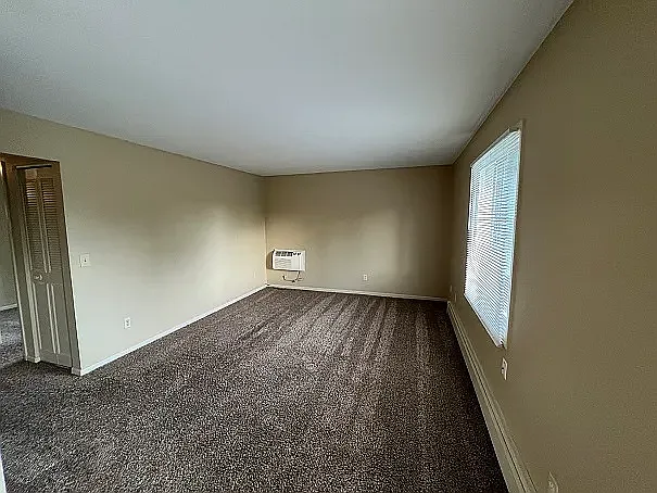 425 Shawmut Blvd NW — Photo 6