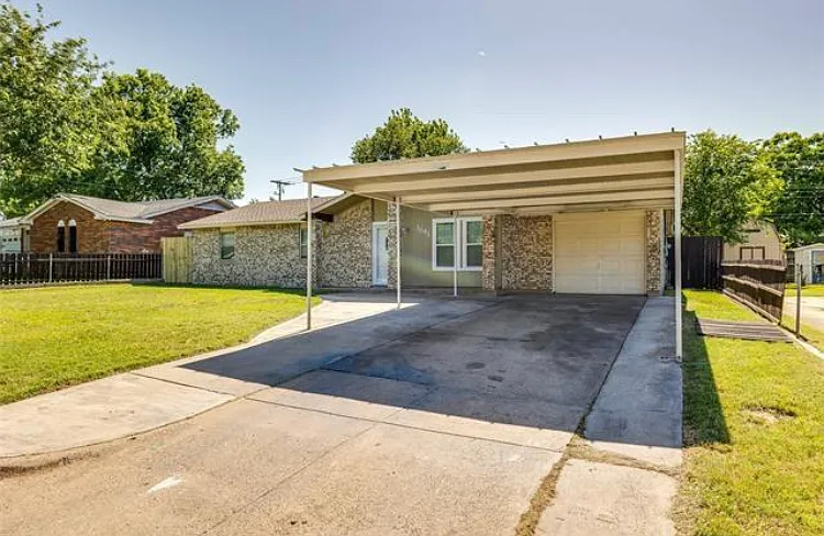 4 bed, 2000 sqft, $2,300 — Photo 2