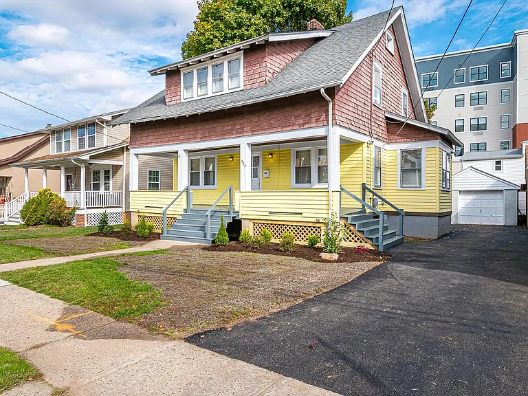 404 School St — Photo 2
