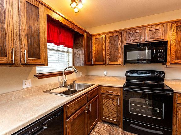 5th image of 14 Woodcock Cir