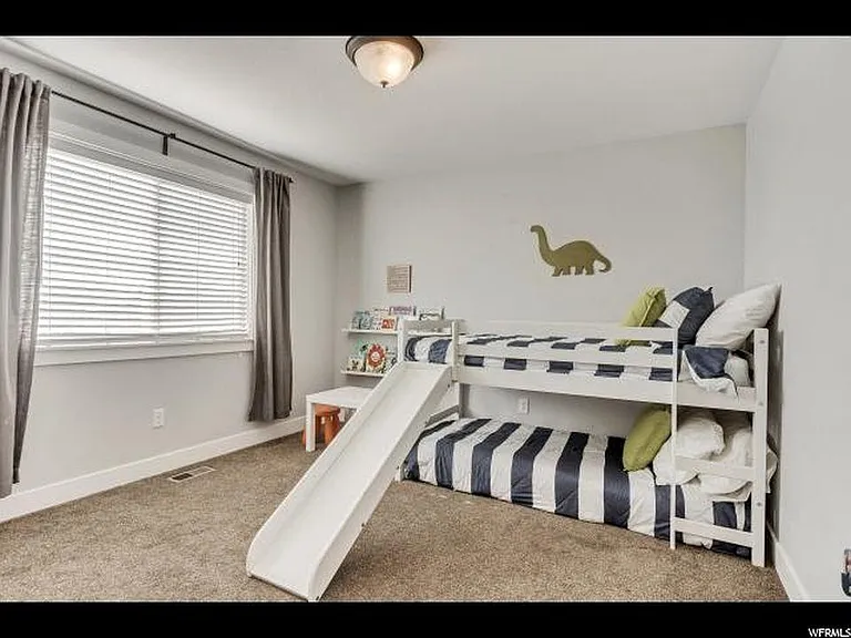 229 E Bridgewater Ln — Photo 16