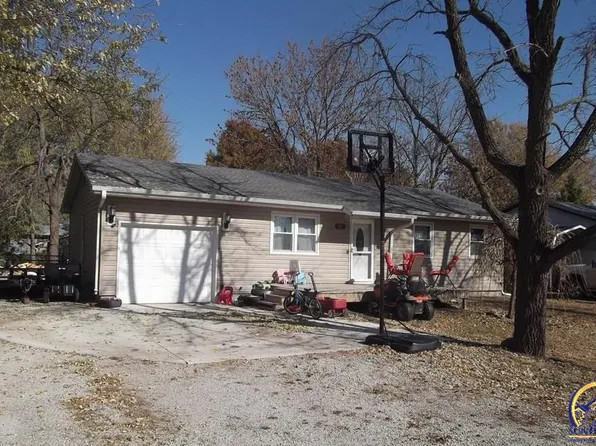 107 Maple St, Americus, KS 66835