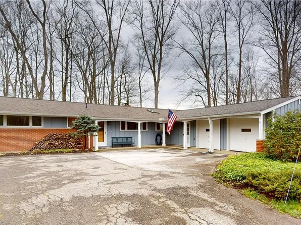 85 Skyline Dr, Moreland Hills, OH 44022