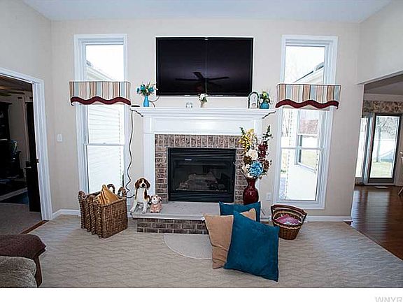5th image of 83 Chancellor Ln