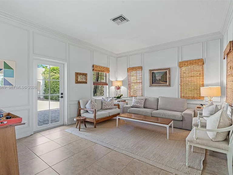 375 Plymouth Rd — Photo 4
