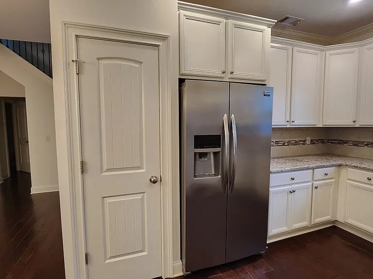 1020 Starr Ct — Photo 8