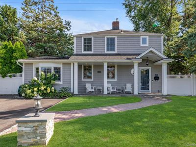 84 Earl St, Westbury, NY, 11590