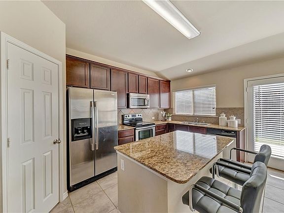 4th image of 2807 Oak Glen Dr