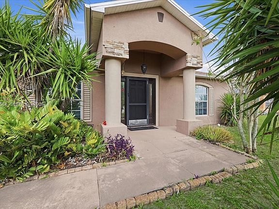 3rd image of 403 SW 28th Pl