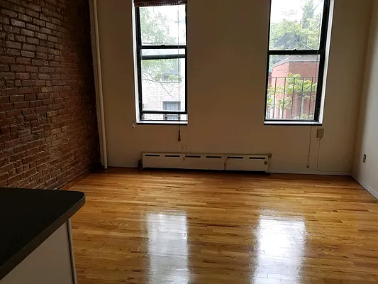 Rented by Chartwell Manhattan Realty | media 14