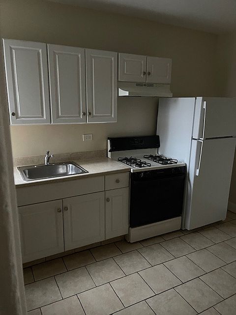 1st image of 228 W Erie Ave Floor 2