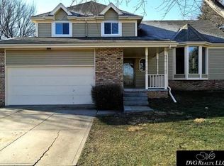 1205 Cottonwood Cir, Papillion, NE 68133