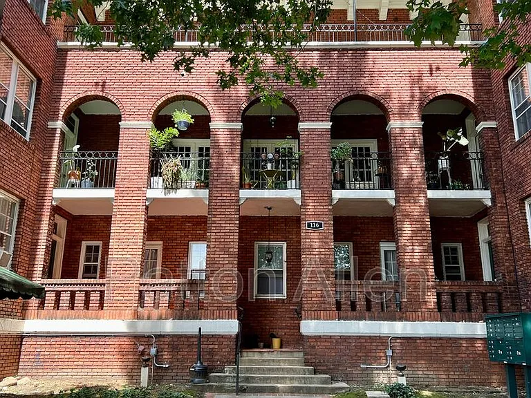 116 E Chestnut St #32 — Photo 22