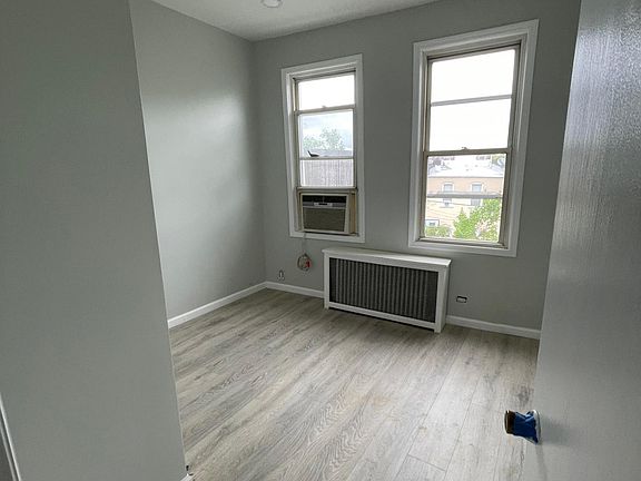 4th image of 6823 76th St #1