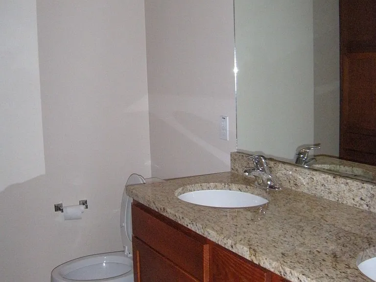 305 E 31st St #4 — Photo 15