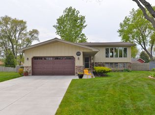 1302 Scott Dr, Racine, WI 53406