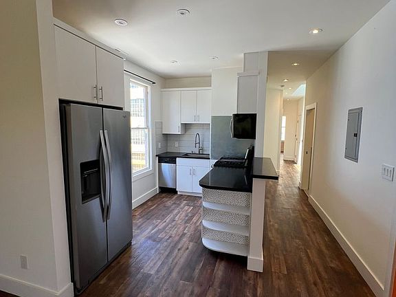 4th image of 733-735 1/2 Minna St #733