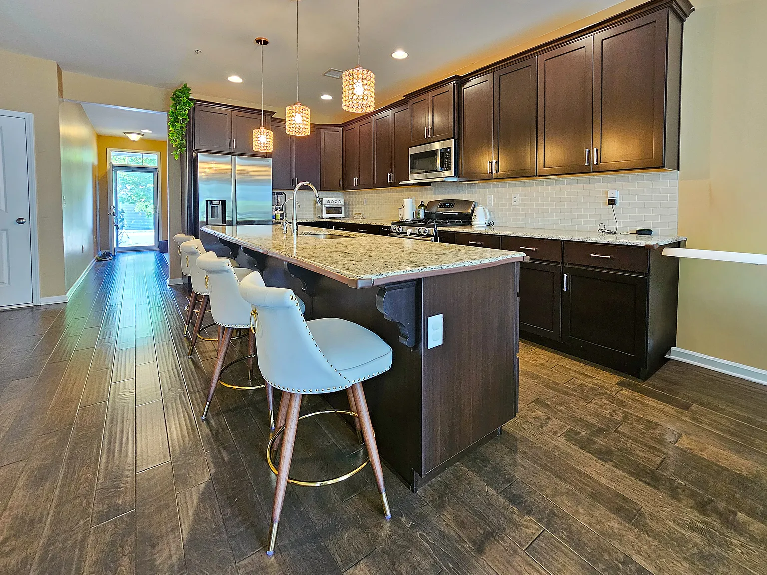 3 bed, 2330 sqft, $3,800 — Photo 4