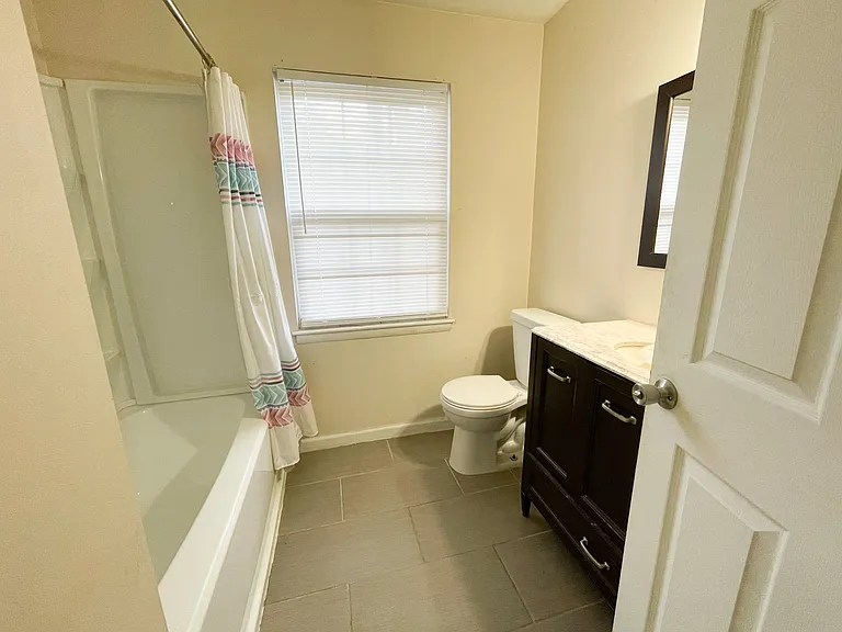 425 Cambout St — Photo 8