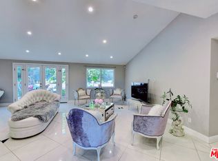 5670 Collins Pl, Woodland Hills, CA 91367
