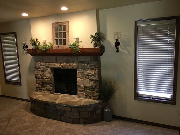 4th image of 1402 W Country Club Blvd