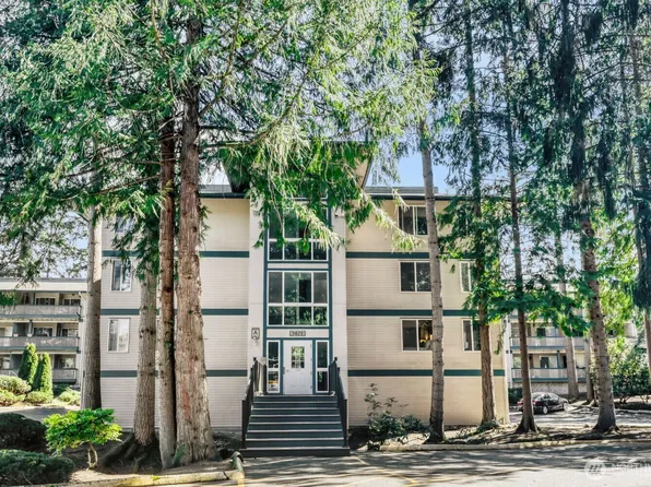 5620 5620 200th Street SW #A101, Lynnwood, WA 98036