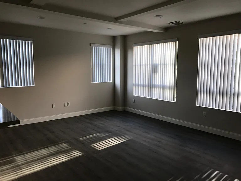5302 Cleon Ave #104 — Photo 32