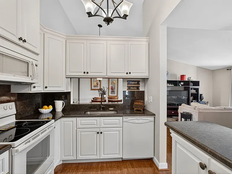 6485 Chasewood Dr #G — Photo 16