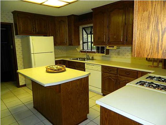 Dishwasher has never been used and the fridge stays too!