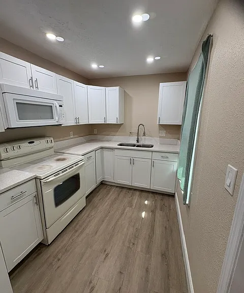 400 S 6th St — Photo 1