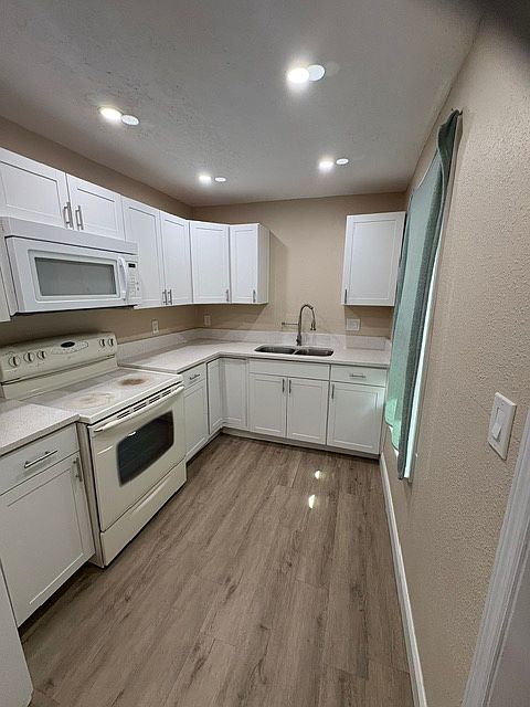 1st image of 400 S 6th St