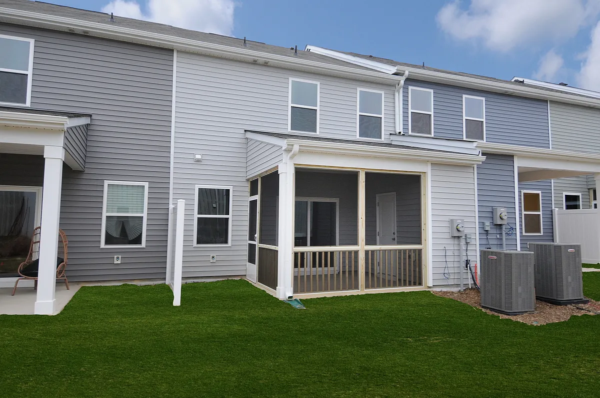 Screened in Porch. Painted white - 3405 Baybrooke Dr #E