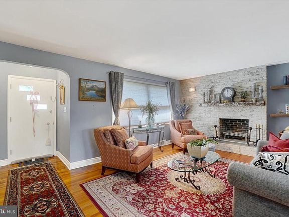 4th image of 2360 Loucks Rd