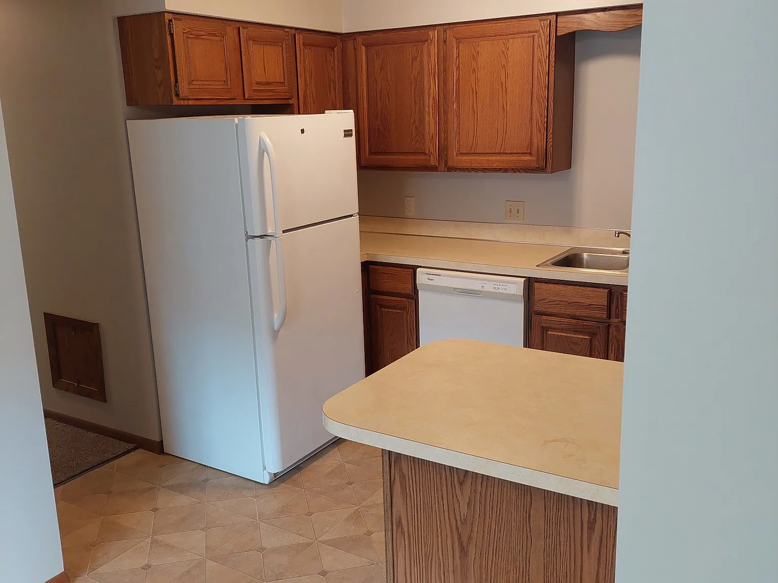 2 bed, 900 sqft, $1,280 — Photo 3