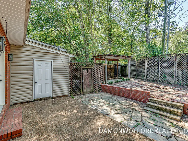 1435 Roxbury Ct — Photo 9