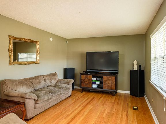5th image of 4614 Lake Haven Dr