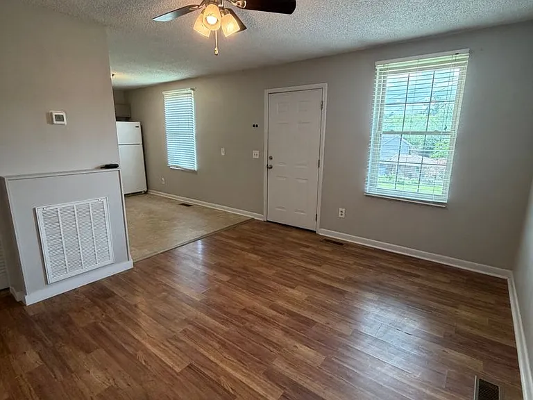 212 Jay Dr — Photo 5
