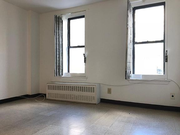 5th image of 726 Dekalb Ave APT 1A