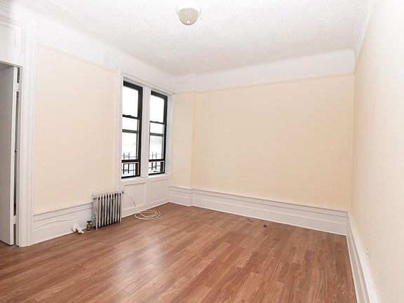 3rd image of 3246 Kingsbridge Ave APT 2