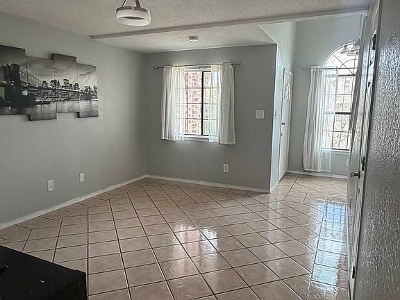 3rd image of 2137 Lyman Dutton Cir