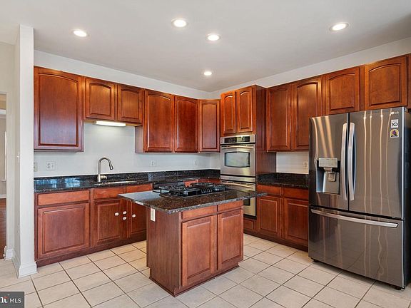 3rd image of 820 Ferndale Ter NE