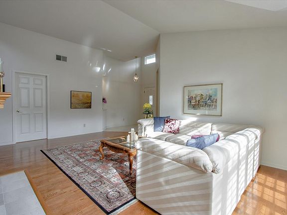 4th image of 7821 Prestwick Cir