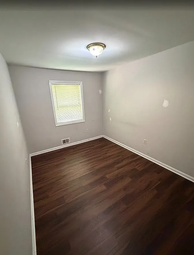 3 bed, 1320 sqft, $2,500 — Photo 3