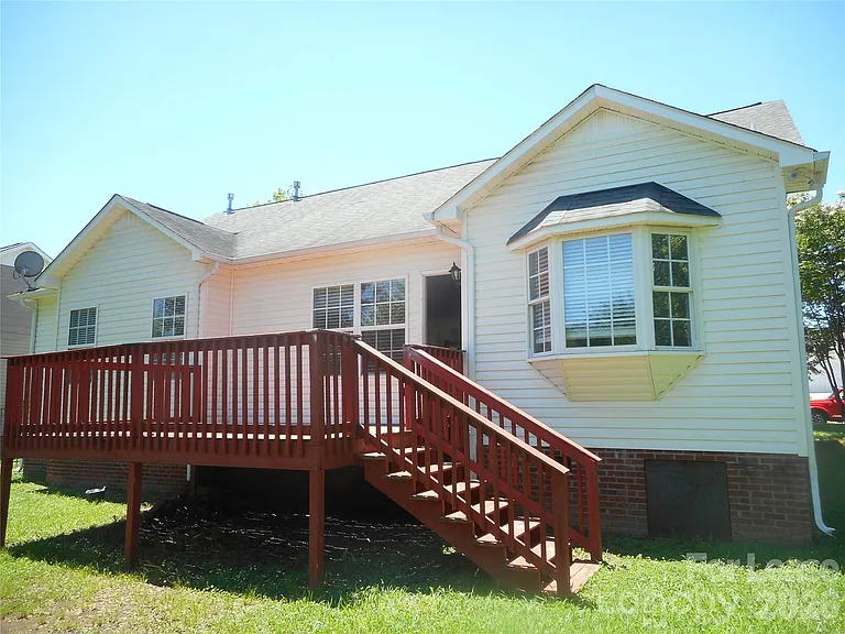 1128 Steele Meadows Dr — Photo 8