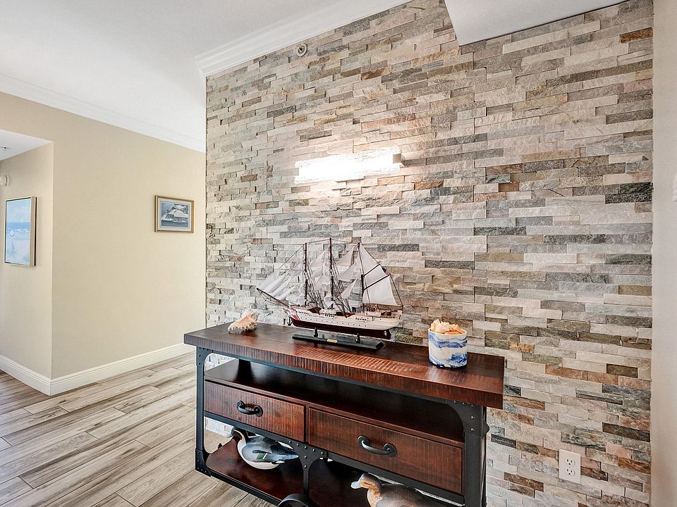 2nd image of 700 E Boynton Beach Boulevard #1002