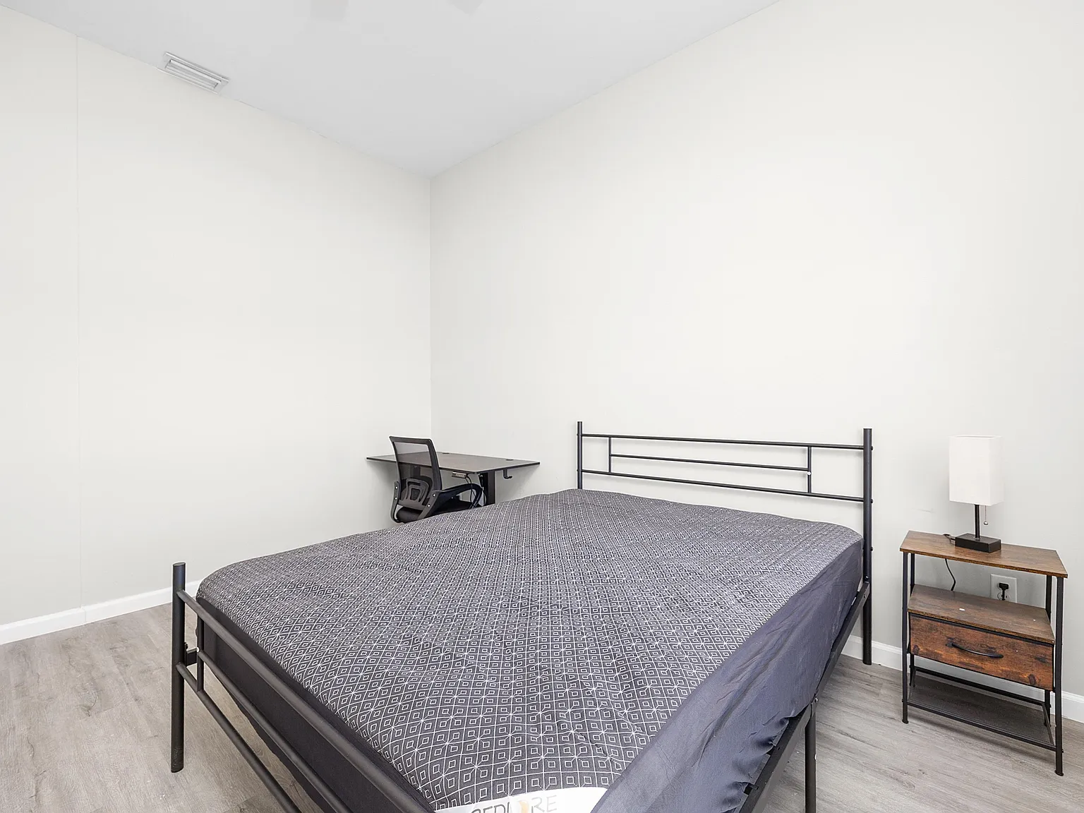 4 bed, 2.5 bath, 2450 sqft, $866 — Photo 3