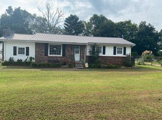 305 8th Ave N, Decherd, TN 37324